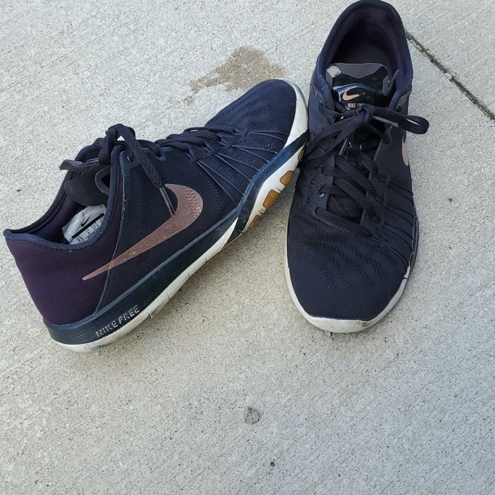 Nike tennis shoes